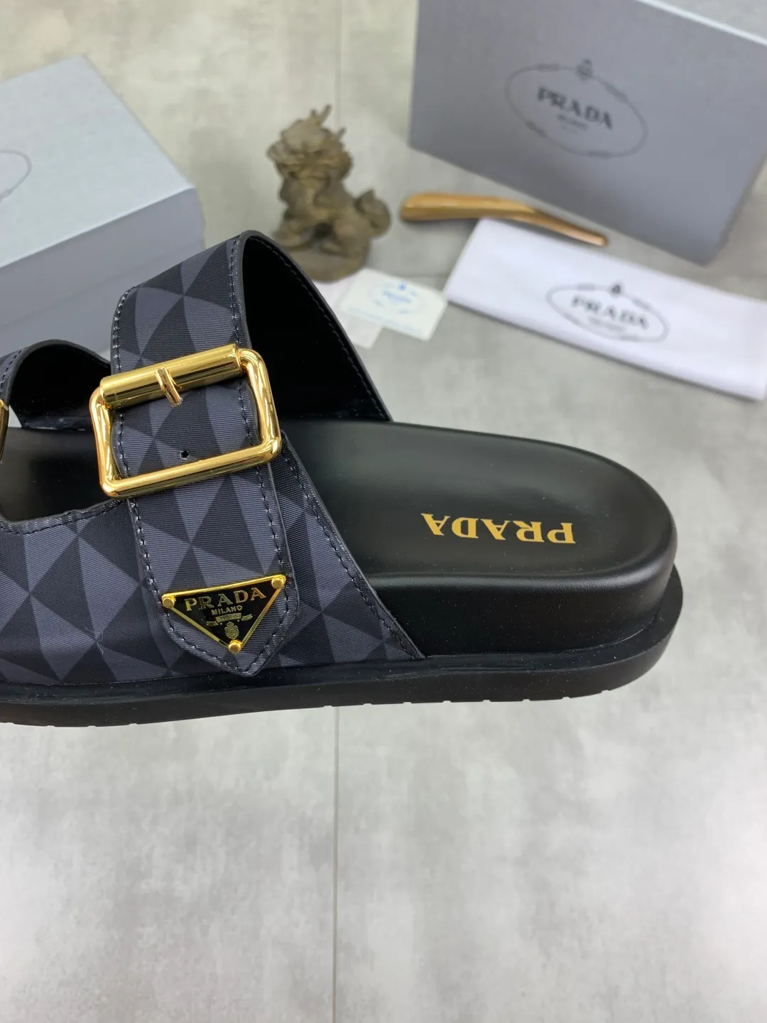 Men's shoes 💰P340💰【New style】🎁🎁🎁 PRADA Prada's new casual slippers, original official website, perfect workmanship, transmitting a kind of noble luxury, sublimating its definition of luxury in Prada's high-end extraordinary craftsmanship. Original combination outsole, code number: 38-44 (45 customized) Multiple colors 🉑️ to choose from